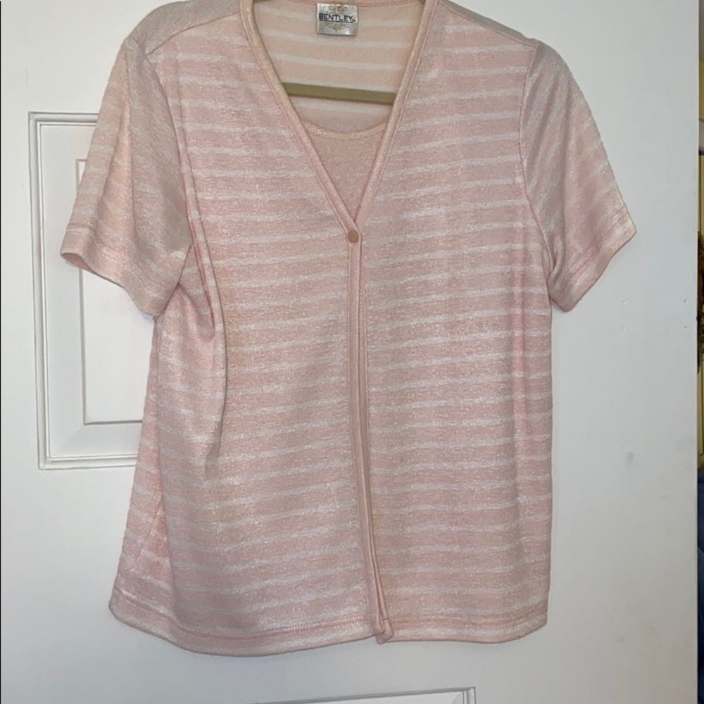Short sleeved knit top